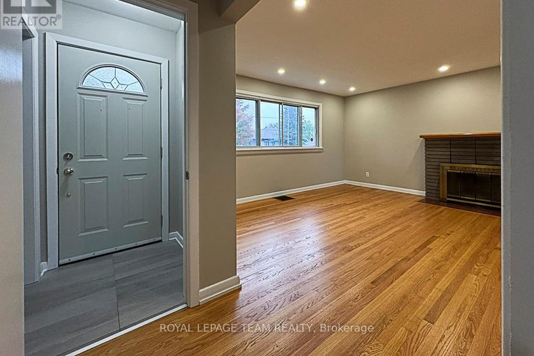 28916019/70-crownhill-street/cardinal-heights/ottawa/ontario/K1J7K8_5