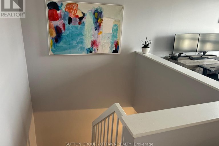 29660871/201-1835-marsala-crescent/fallingbrookpineridge/ottawa/ontario/K4A2E5_4