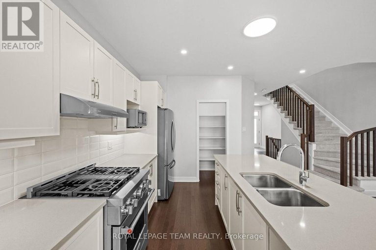 29615580/539-honeylocust-avenue/emerald-meadowstrailwest/ottawa/ontario/K2V0L8_12