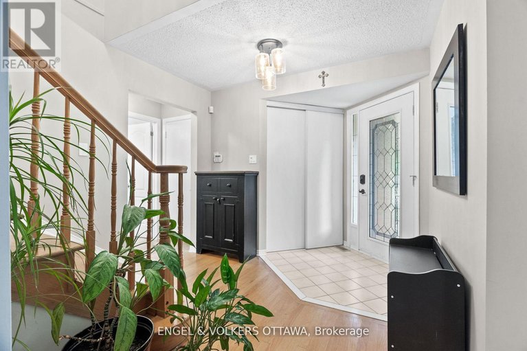 28820211/51-emerald-meadows-drive/emerald-meadowstrailwest/ottawa/ontario/K2M2L5_4