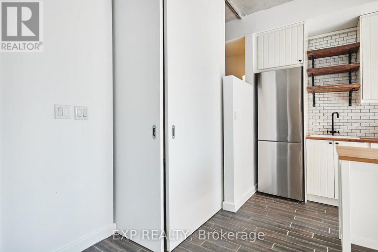 28998983/606-180-york-street/lower-townbyward-market/ottawa/ontario/K1N1J6_21
