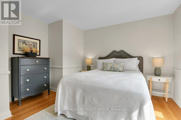 28891656/14-roundhay-drive/manordale/ottawa/ontario/K2G1B5_17