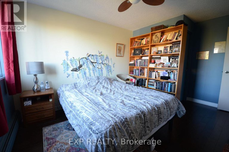 28890063/518-20-chesterton-drive/borden-farmstewart-farmcarleton-heightsparkwood-hills/ottawa/ontario/K2E6Z7_11