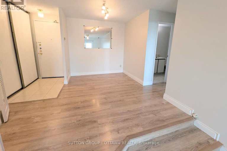 28798159/2512-1081-ambleside-drive/woodroffe/ottawa/ontario/K2B8C8_4