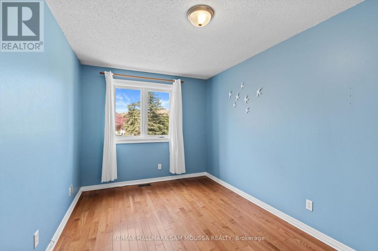 28323981/11-highmont-court/kanata-lakesheritage-hills/ottawa/ontario/K2T1B3_28