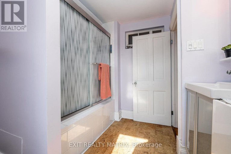 28886094/266-ann-street/almonte/mississippi-mills/ontario/K0A1A0_30