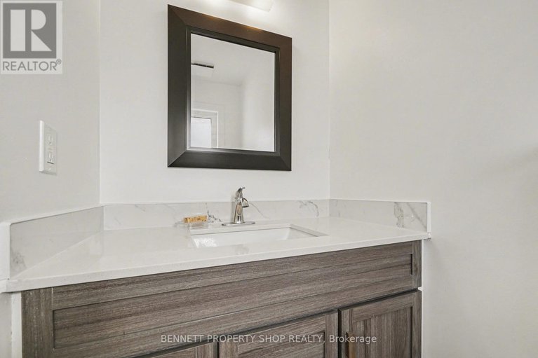 29448215/37-pixley-private/riverview-park/ottawa/ontario/K1G4C3_10