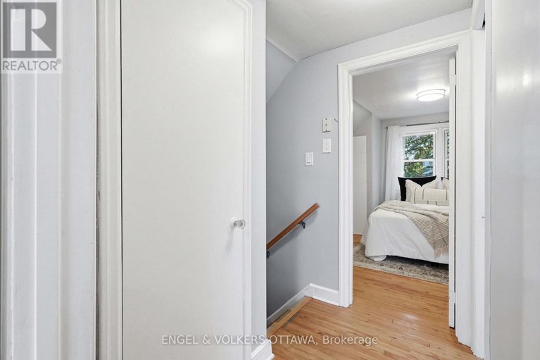 29121970/1238-cheverton-avenue/alta-vista/ottawa/ontario/K1H7P6_19