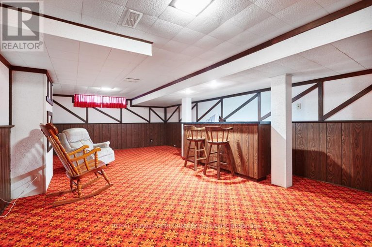 29450823/9-kilmory-crescent/borden-farmstewart-farmcarleton-heightsparkwood-hills/ottawa/ontario/K2E6M9_28