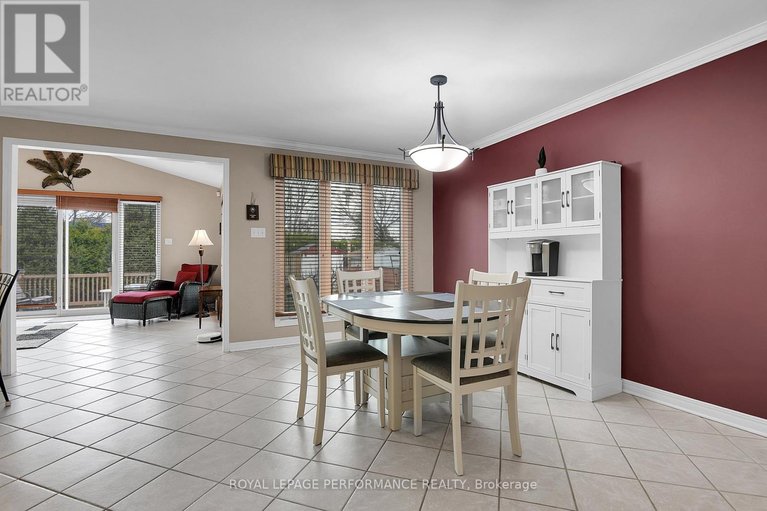 29673888/401-phoenix-crescent/bilberry-creekqueenswood-heights/ottawa/ontario/K1E1V6_10