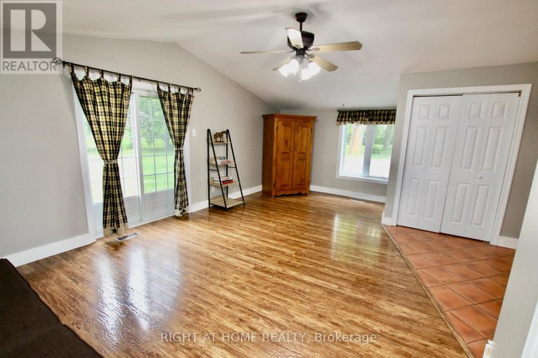 28500319/13928-connaught-road-s/north-dundas-winchester-twp/north-dundas/ontario/K0C1H0_10