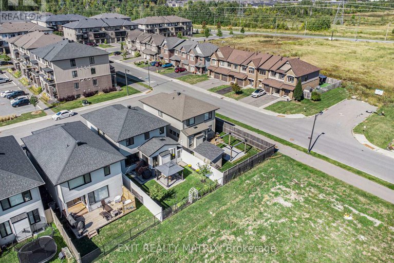 28876116/132-lynn-valley-terrace/mer-bleuebradley-estatesanderson-park/ottawa/ontario/K1W0L5_21