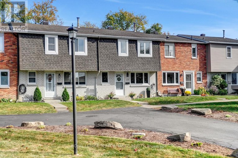 28710686/22-550-straby-avenue/overbrookcastle-heights/ottawa/ontario/K1K1H1_1