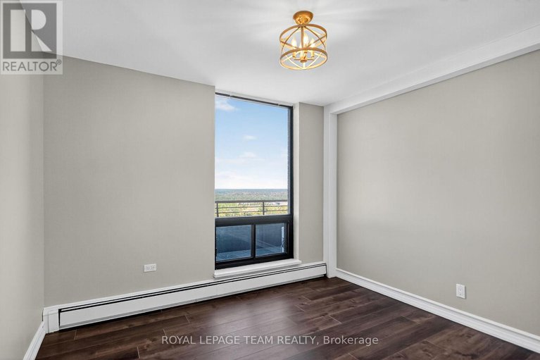 28946102/25092510-515-st-laurent-boulevard/viscount-alexander-park/ottawa/ontario/K1K3X5_32