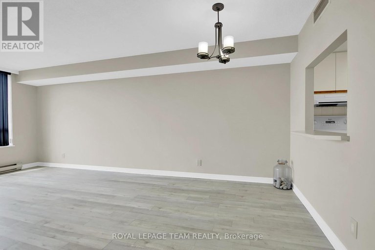 28815929/804-100-grant-carman-drive/borden-farmstewart-farmcarleton-heightsparkwood-hills/ottawa/ontario/K2E8B8_14