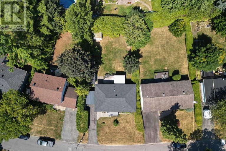 28771604/17-canfield-road/sheahan-estatestrend-village/ottawa/ontario/K2H5S7_40