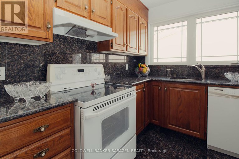 27983811/2435-heaton-avenue/elmvale-acres/ottawa/ontario/K1G1J1_9