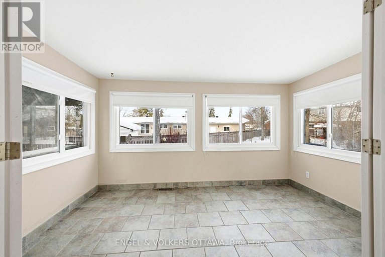 29371717/49-inverness-avenue/borden-farmstewart-farmcarleton-heightsparkwood-hills/ottawa/ontario/K2E6N6_7