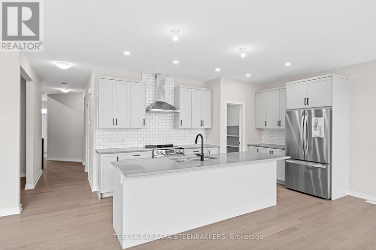 27846095/747-kenny-gordon-avenue-n/riverside-southgloucester-glen/ottawa/ontario/K4M0X9_12