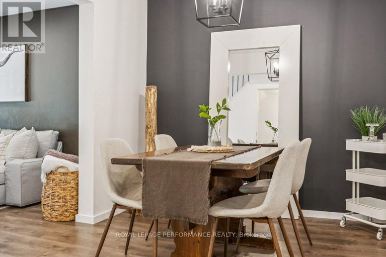 28749249/68-1732-shamandura-lane/orleanssunridge/ottawa/ontario/K1C6Z9_14