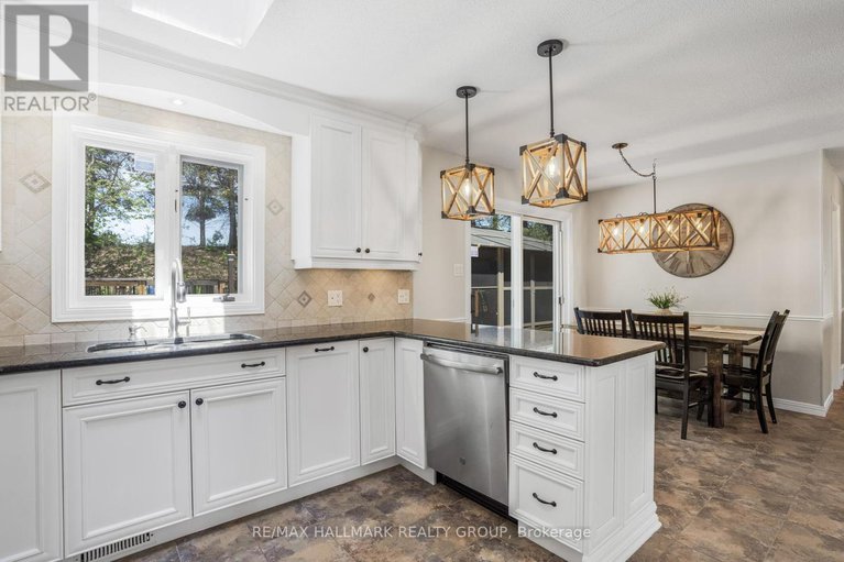 28552097/1211-lacroix-road/clarencerockland-twp/clarence-rockland/ontario/K0A2A0_12