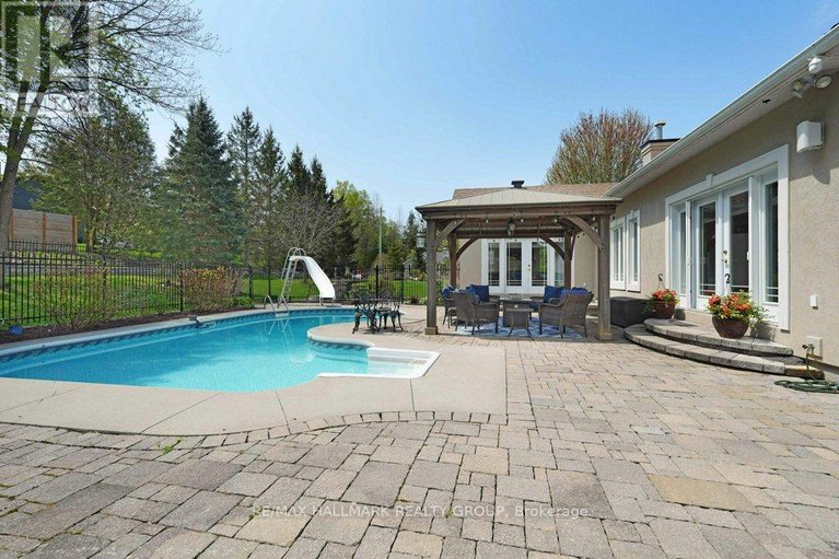 28498840/2680-pierrette-drive/cumberland-estates/ottawa/ontario/K4C1B6_43