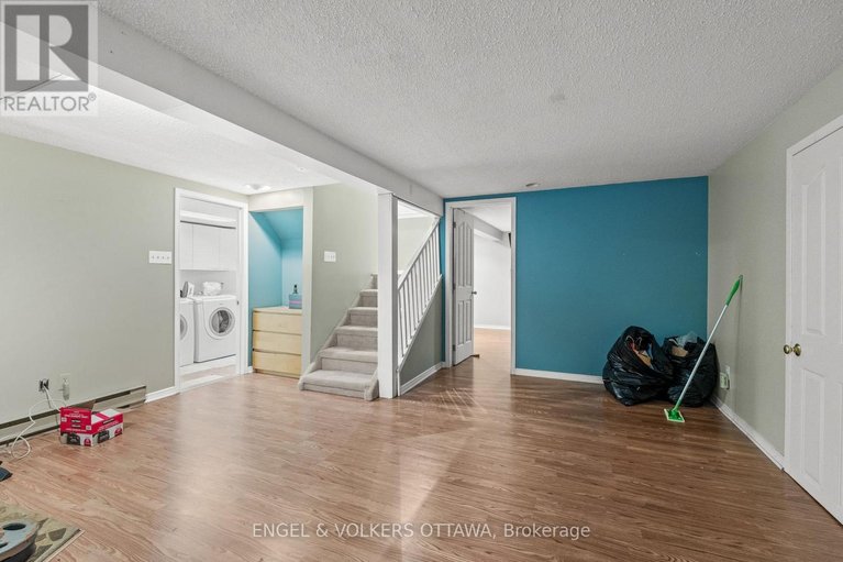 29526299/1372-ridgedale-street/emerald-woodssawmill-creek/ottawa/ontario/K1T1C5_30