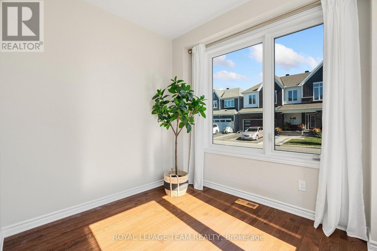 28943826/743-vennecy-terrace/orleans-village/ottawa/ontario/K1W0M8_18