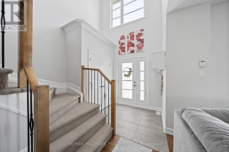 29521538/293-central-park/village-of-russell/russell/ontario/K4R0G2_12