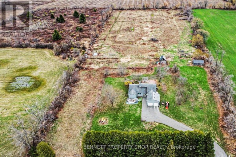 29682682/3490-larmours-road/sarsfieldbearbrook/ottawa/ontario/K0A3E0_5