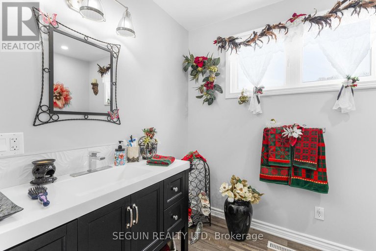 29159848/516-front-road/lorignal/champlain/ontario/K6A2T4_15