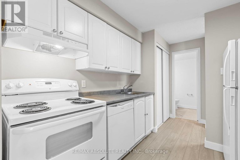 28995310/73b-750-st-andre-drive/hiawatha-parkconvent-glen/ottawa/ontario/K1C4R8_13