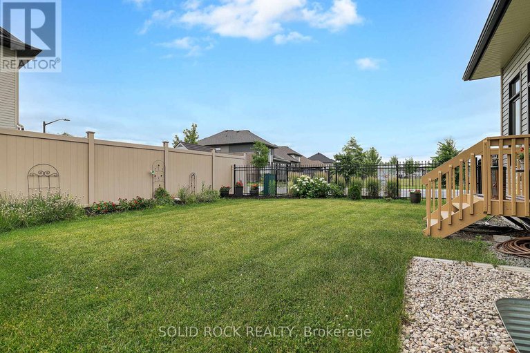 28585718/135-pathfinder-way/riverside-southgloucester-glen/ottawa/ontario/K1X0C9_47