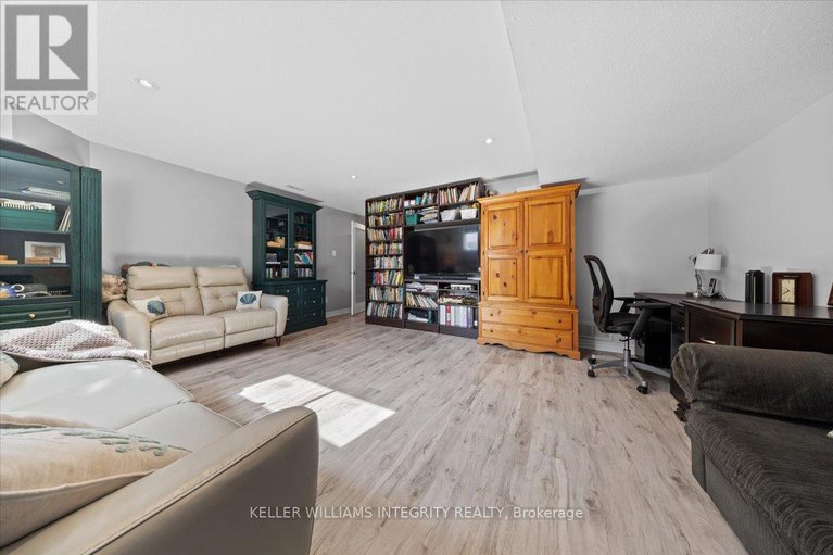 28491070/381-cooks-mill-crescent/riverside-south/ottawa/ontario/K1V2N2_31