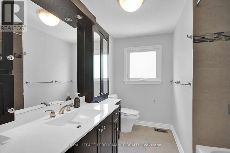 28656955/82-queensline-drive/bruce-farmgraham-parkqualicumbellands/ottawa/ontario/K2H7J5_11