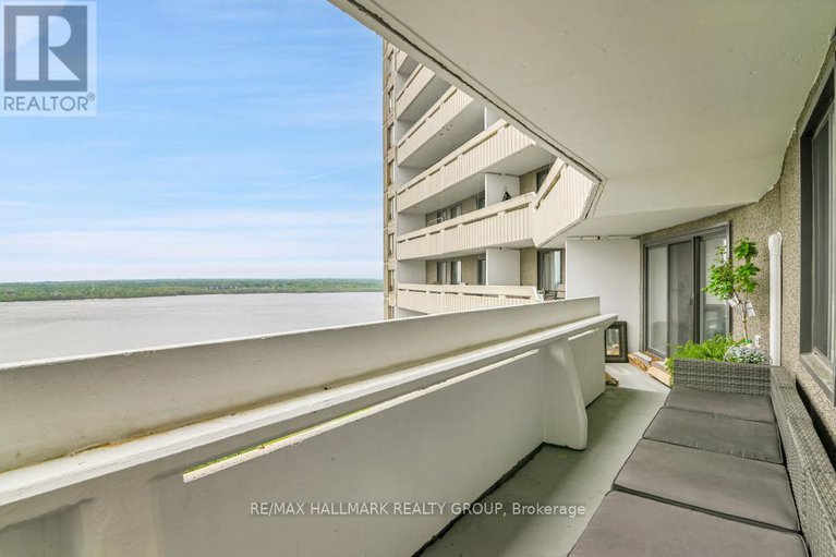 28331296/1808-1081-ambleside-drive/woodroffe/ottawa/ontario/K2B8C8_17