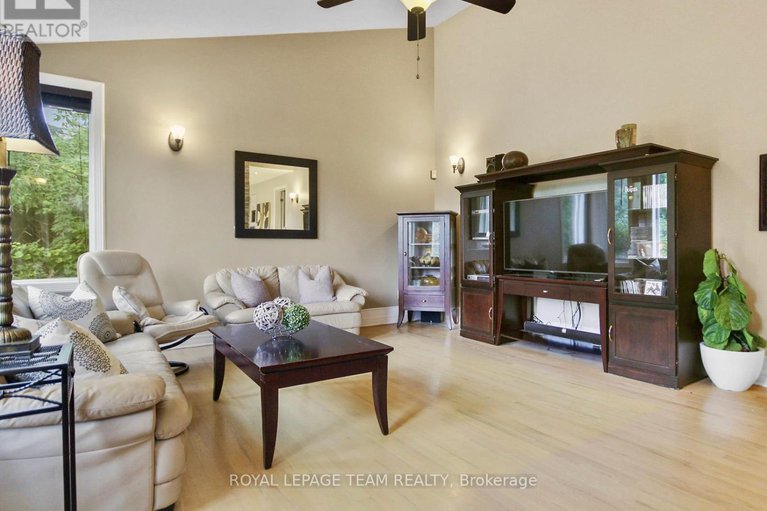 29069392/1105-cindy-hill-crescent/manotick-long-island-nicholls-island/ottawa/ontario/K4M1E8_22