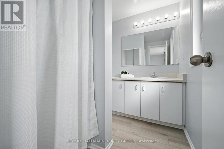 28804580/55-fair-oaks-crescent/craig-henrywoodvale/ottawa/ontario/K2G4W3_19
