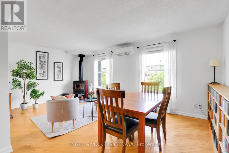 28416744/1089-borden-side-road/carleton-heights/ottawa/ontario/K2C3P3_11