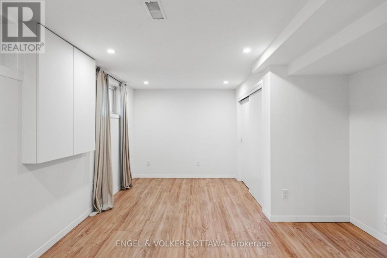 28548966/20-mohawk-crescent/bruce-farmgraham-parkqualicumbellands/ottawa/ontario/K2H7G6_37