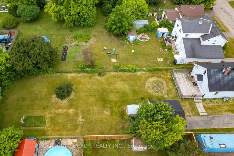 28505414/424-moore-street/renfrew/renfrew/ontario/K7V1L9_2