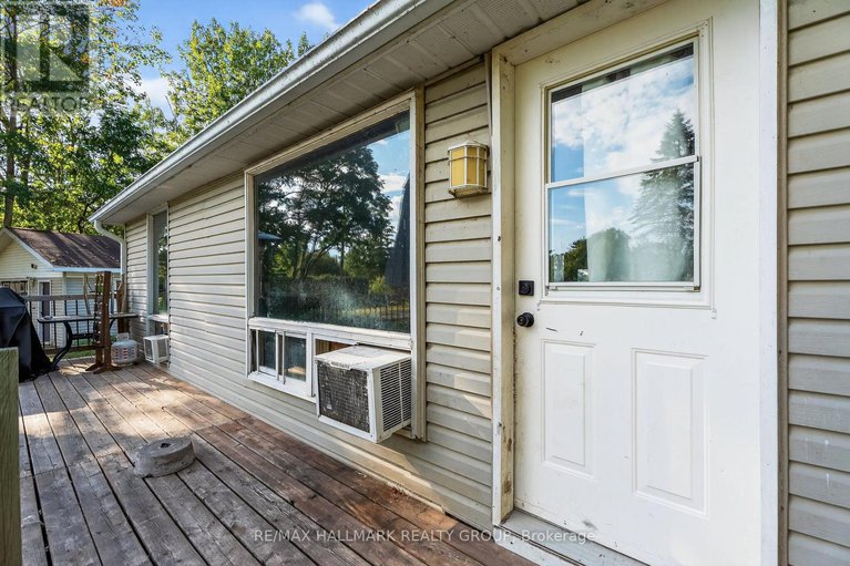 28812451/3855-old-highway-17/clarencerockland-twp/clarence-rockland/ontario/K4K1W2_12