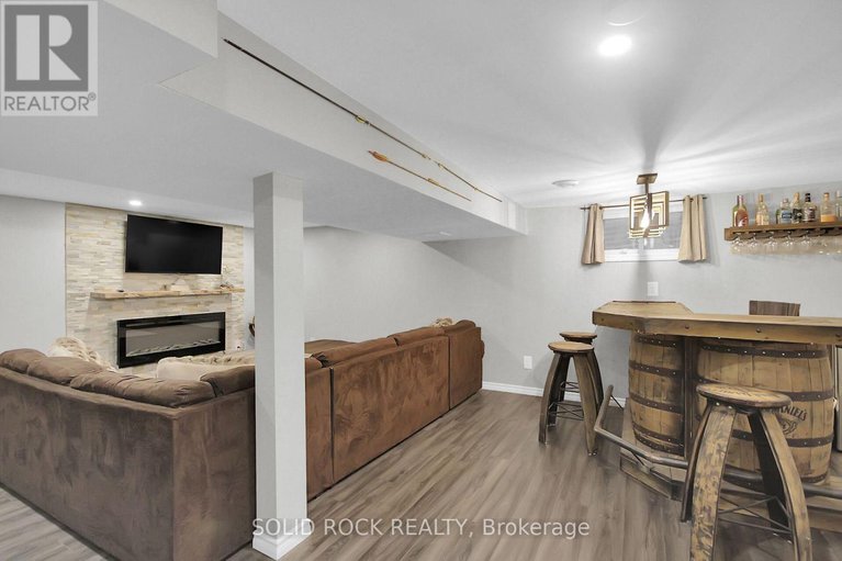28485152/7312-bank-street/osgoode-twp-south-of-reg-rd-6/ottawa/ontario/K0A2P0_37