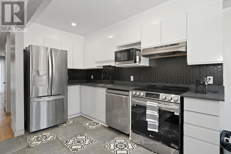29679354/11-1400-wildberry-court/chapel-hill/ottawa/ontario/K1C7K6_7