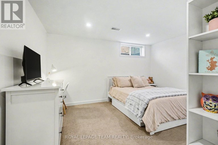 29555380/689-vermillion-drive/riverside-southgloucester-glen/ottawa/ontario/K1V1W2_28