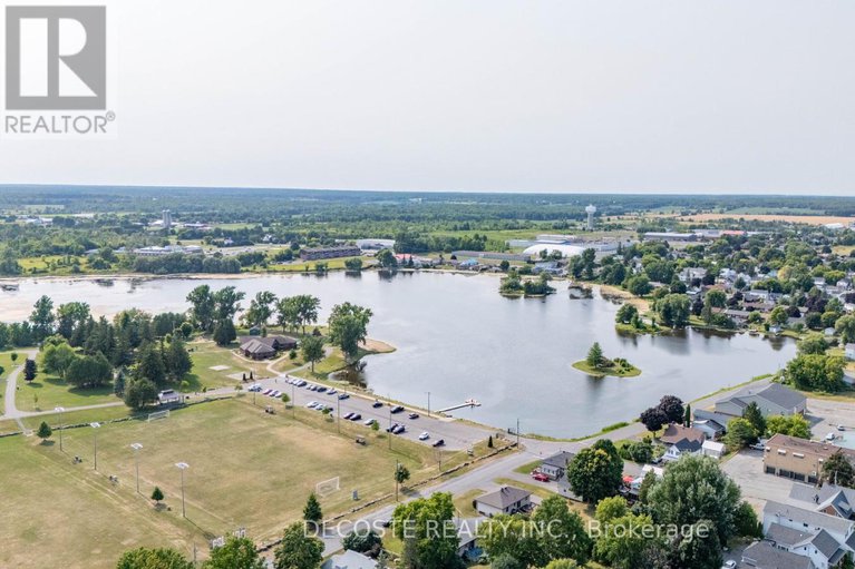 28706818/137-park-avenue/alexandria/north-glengarry/ontario/K0C1A0_37