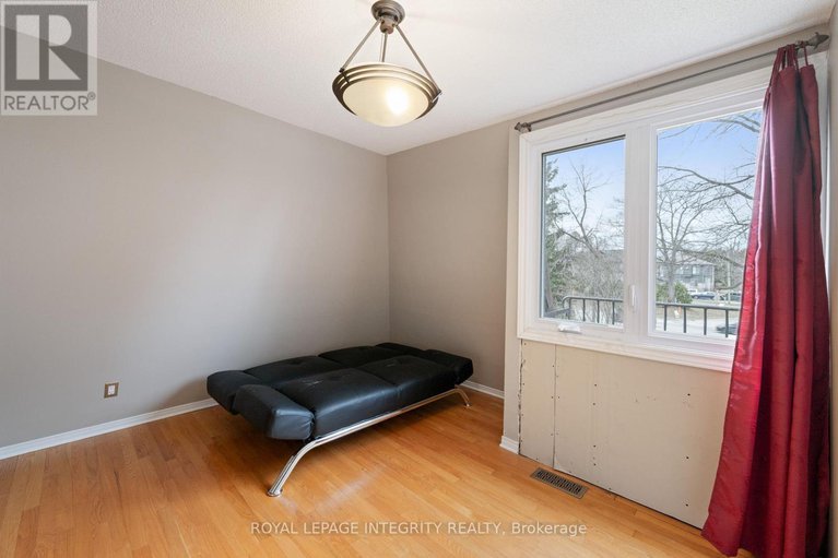 29319592/2061-prince-of-wales-drive/rideau-heightsrideau-river/ottawa/ontario/K2E7A4_14