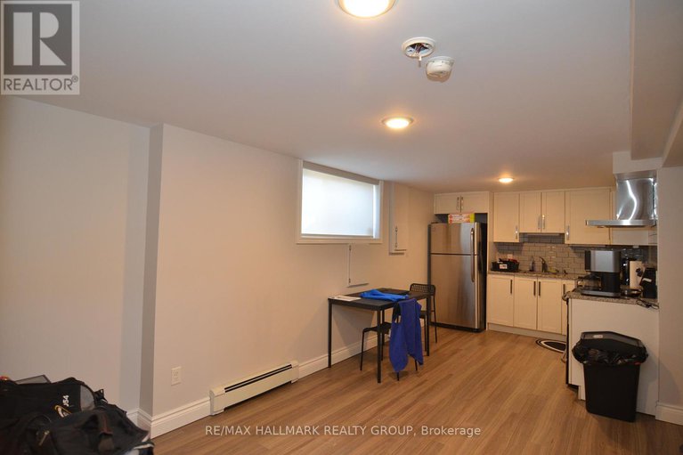 27910607/1926-belcourt-boulevard/chateauneuf/ottawa/ontario/K1C1M5_5