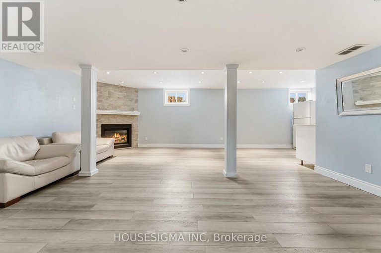 29433007/1047-richard-avenue/billings-bridge/ottawa/ontario/K1H8C3_30