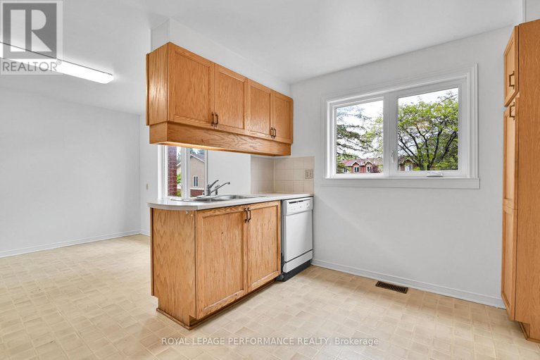 28371665/17-1838-summerfields-crescent/chapel-hill/ottawa/ontario/K1C7B7_18
